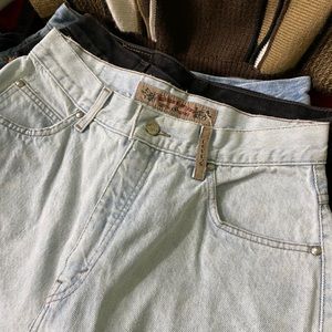 1990s Levi’s 900 series light wash denim jeans